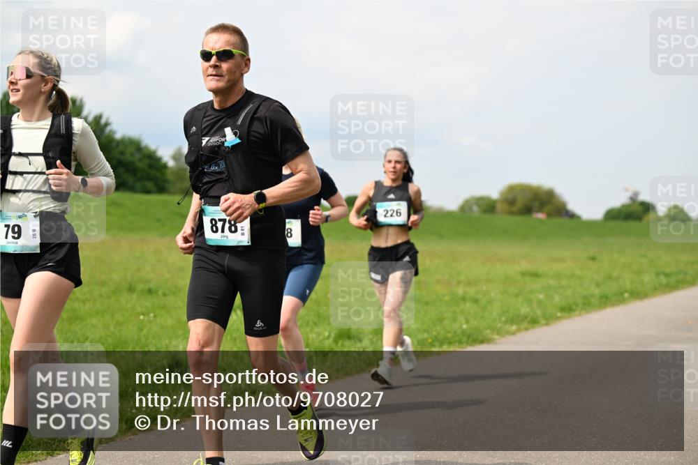 10.05.2026 - 8. Wedeler Halbmarathon Dr. Thomas Lammeyer http://msf.ph/oto/9708027 10.05.2026 12:00:21 Laufen 878, 226 meine-sportfotos.de