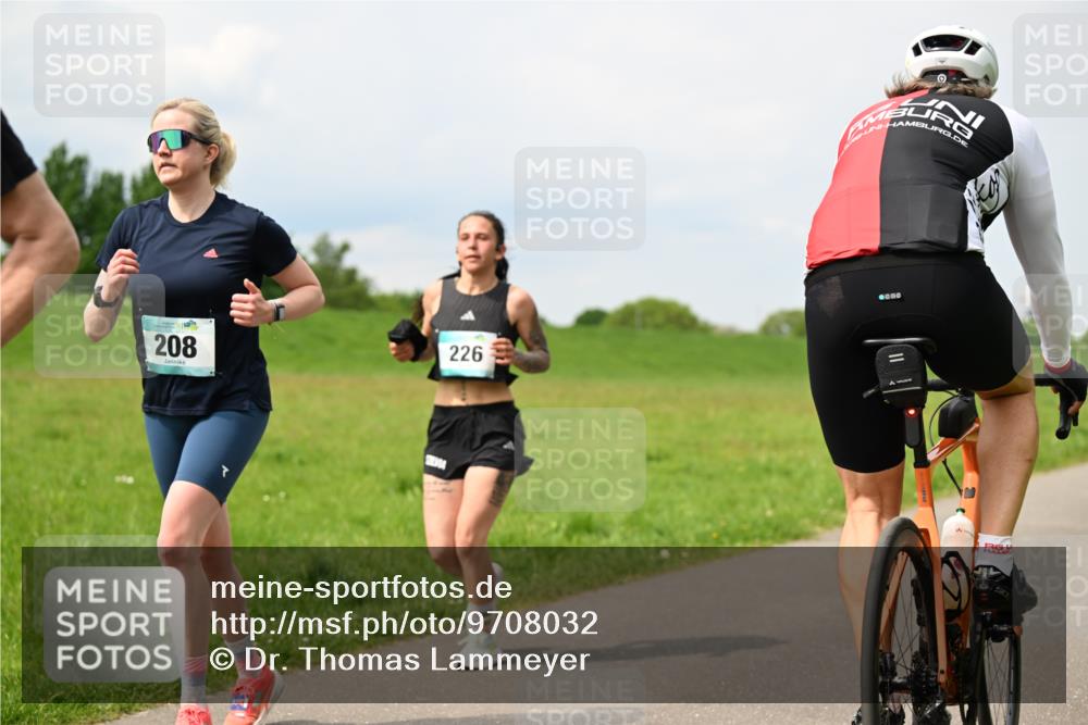 10.05.2026 - 8. Wedeler Halbmarathon Dr. Thomas Lammeyer http://msf.ph/oto/9708032 10.05.2026 12:00:21 Laufen 208, 226, 806 meine-sportfotos.de