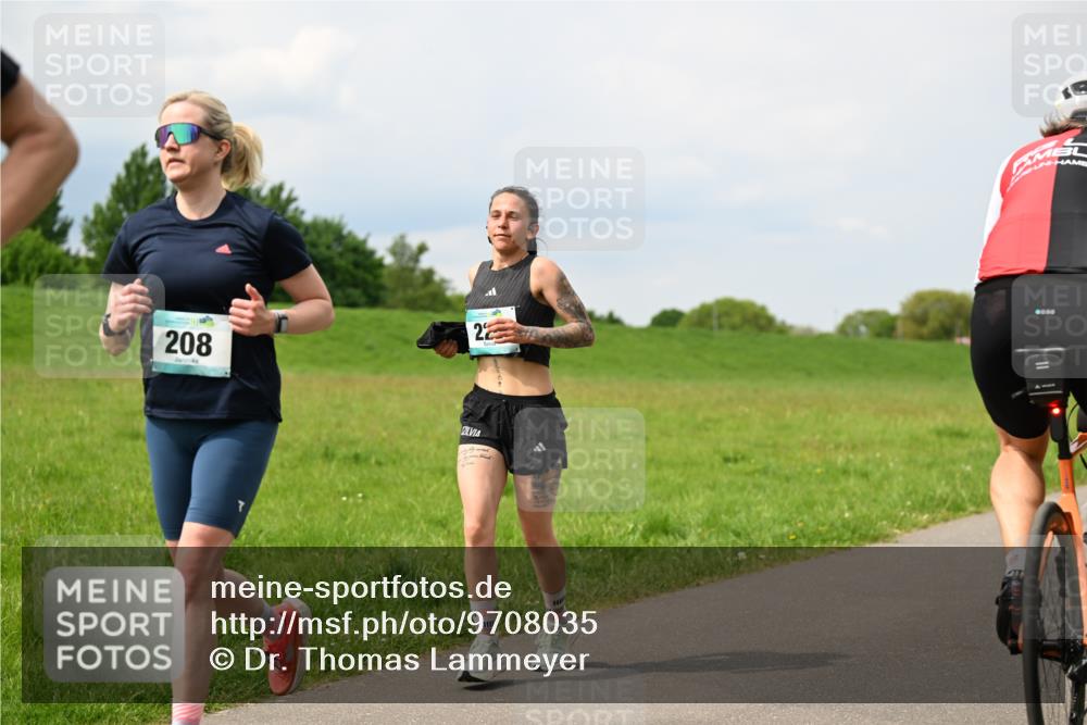 10.05.2026 - 8. Wedeler Halbmarathon Dr. Thomas Lammeyer http://msf.ph/oto/9708035 10.05.2026 12:00:22 Laufen 208 meine-sportfotos.de