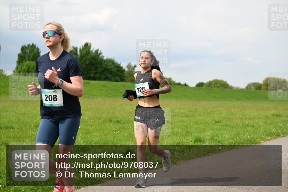 10.05.2026 - 8. Wedeler Halbmarathon Dr. Thomas Lammeyer http://msf.ph/oto/9708037 10.05.2026 12:00:22 Laufen 208, 226 meine-sportfotos.de