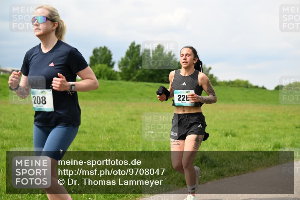 10.05.2026 - 8. Wedeler Halbmarathon Dr. Thomas Lammeyer http://msf.ph/oto/9708047 10.05.2026 12:00:22 Laufen 226, 208 meine-sportfotos.de