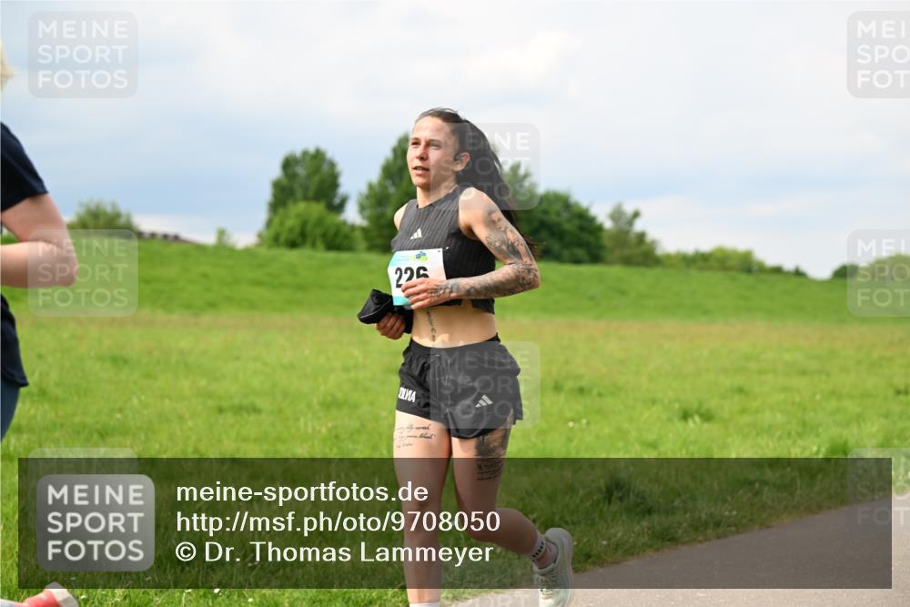 10.05.2026 - 8. Wedeler Halbmarathon Dr. Thomas Lammeyer http://msf.ph/oto/9708050 10.05.2026 12:00:22 Laufen  meine-sportfotos.de