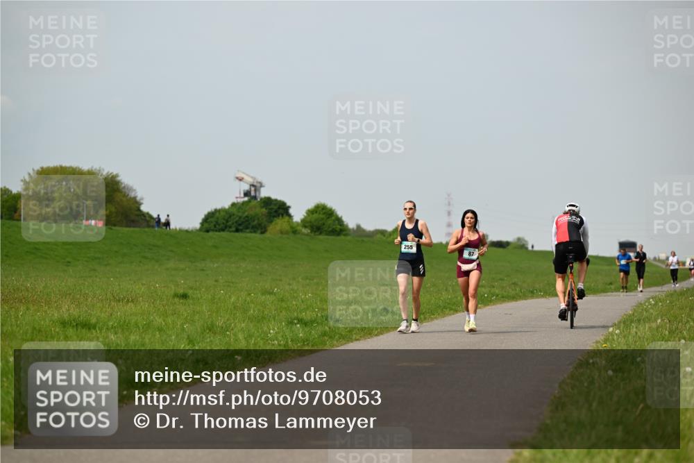 10.05.2026 - 8. Wedeler Halbmarathon Dr. Thomas Lammeyer http://msf.ph/oto/9708053 10.05.2026 12:00:26 Laufen 255 meine-sportfotos.de