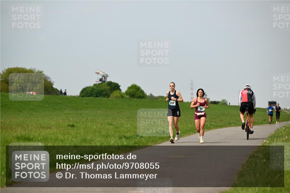 10.05.2026 - 8. Wedeler Halbmarathon Dr. Thomas Lammeyer http://msf.ph/oto/9708055 10.05.2026 12:00:26 Laufen 255 meine-sportfotos.de