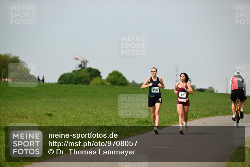 10.05.2026 - 8. Wedeler Halbmarathon Dr. Thomas Lammeyer http://msf.ph/oto/9708057 10.05.2026 12:00:26 Laufen 255 meine-sportfotos.de
