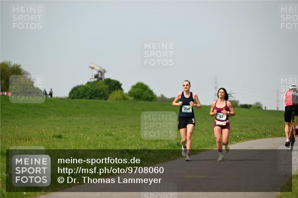 10.05.2026 - 8. Wedeler Halbmarathon Dr. Thomas Lammeyer http://msf.ph/oto/9708060 10.05.2026 12:00:26 Laufen 255 meine-sportfotos.de