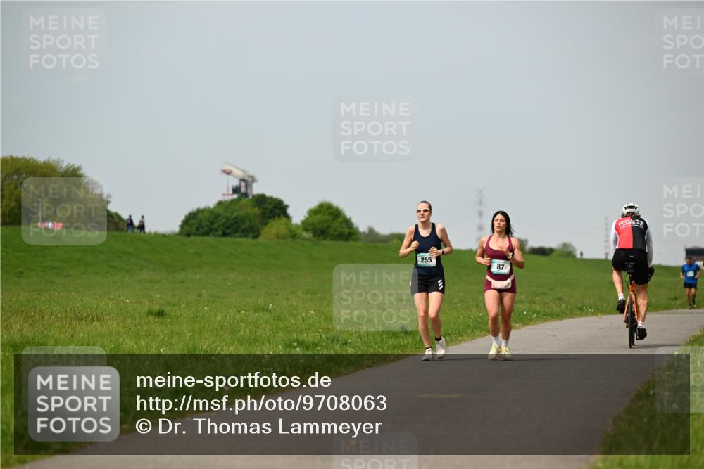 10.05.2026 - 8. Wedeler Halbmarathon Dr. Thomas Lammeyer http://msf.ph/oto/9708063 10.05.2026 12:00:26 Laufen  meine-sportfotos.de