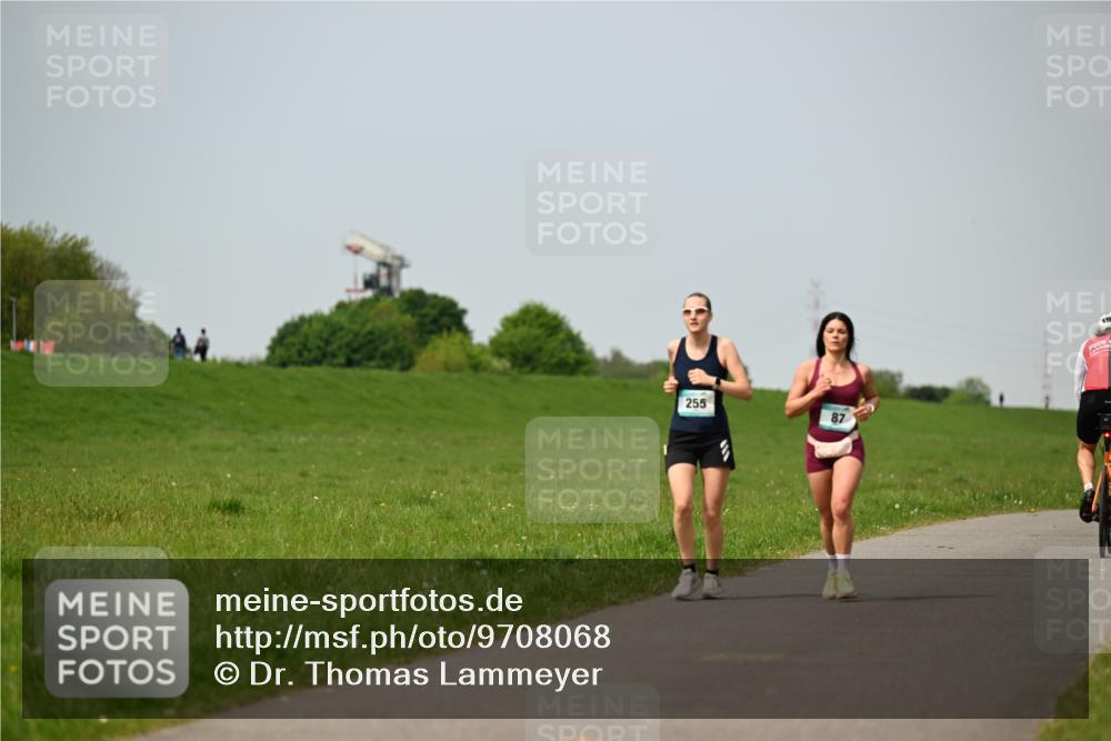 10.05.2026 - 8. Wedeler Halbmarathon Dr. Thomas Lammeyer http://msf.ph/oto/9708068 10.05.2026 12:00:26 Laufen 255 meine-sportfotos.de