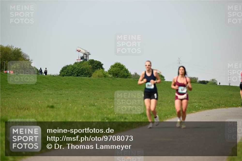 10.05.2026 - 8. Wedeler Halbmarathon Dr. Thomas Lammeyer http://msf.ph/oto/9708073 10.05.2026 12:00:27 Laufen  meine-sportfotos.de