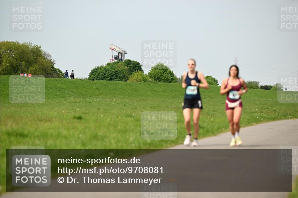 10.05.2026 - 8. Wedeler Halbmarathon Dr. Thomas Lammeyer http://msf.ph/oto/9708081 10.05.2026 12:00:27 Laufen  meine-sportfotos.de