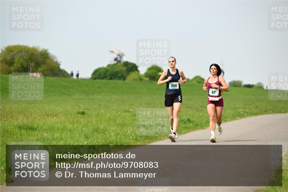 10.05.2026 - 8. Wedeler Halbmarathon Dr. Thomas Lammeyer http://msf.ph/oto/9708083 10.05.2026 12:00:28 Laufen 255 meine-sportfotos.de