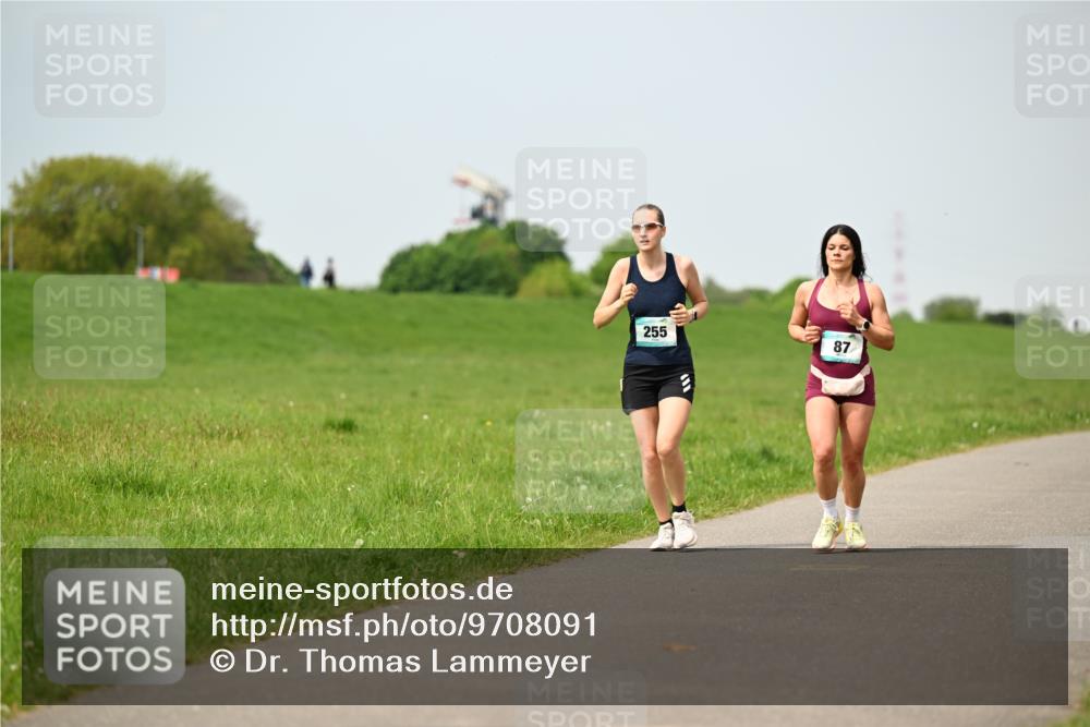 10.05.2026 - 8. Wedeler Halbmarathon Dr. Thomas Lammeyer http://msf.ph/oto/9708091 10.05.2026 12:00:28 Laufen 255 meine-sportfotos.de