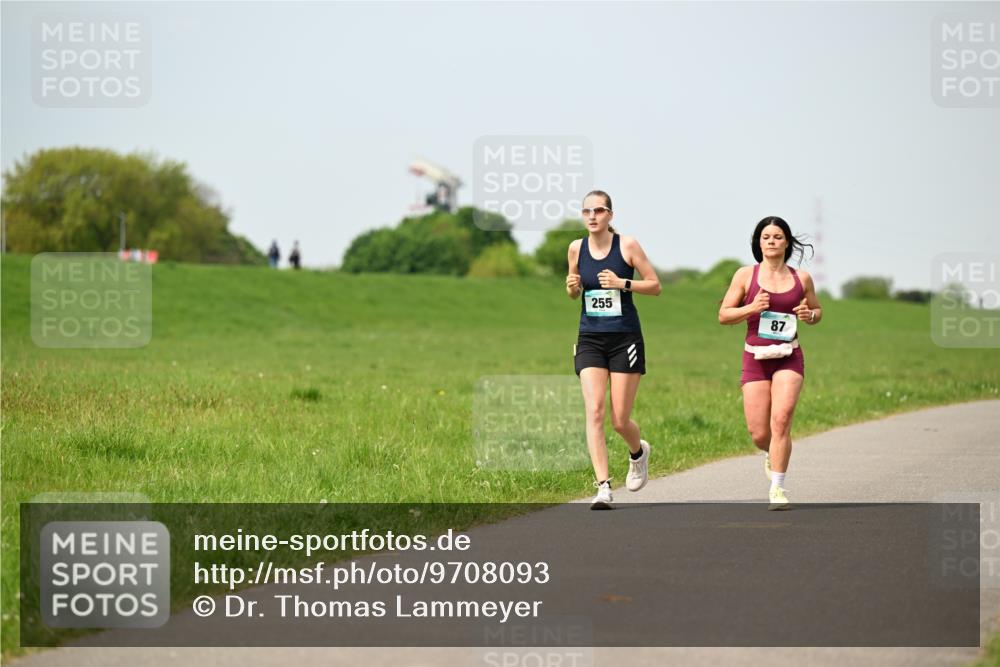 10.05.2026 - 8. Wedeler Halbmarathon Dr. Thomas Lammeyer http://msf.ph/oto/9708093 10.05.2026 12:00:28 Laufen 255 meine-sportfotos.de