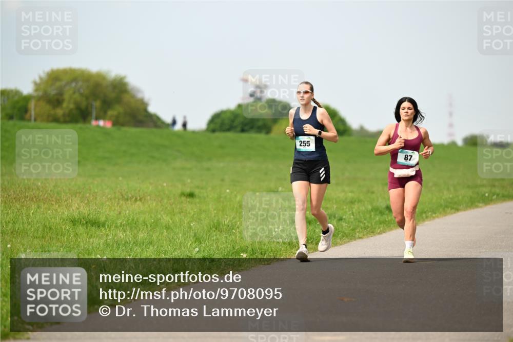 10.05.2026 - 8. Wedeler Halbmarathon Dr. Thomas Lammeyer http://msf.ph/oto/9708095 10.05.2026 12:00:29 Laufen 255 meine-sportfotos.de
