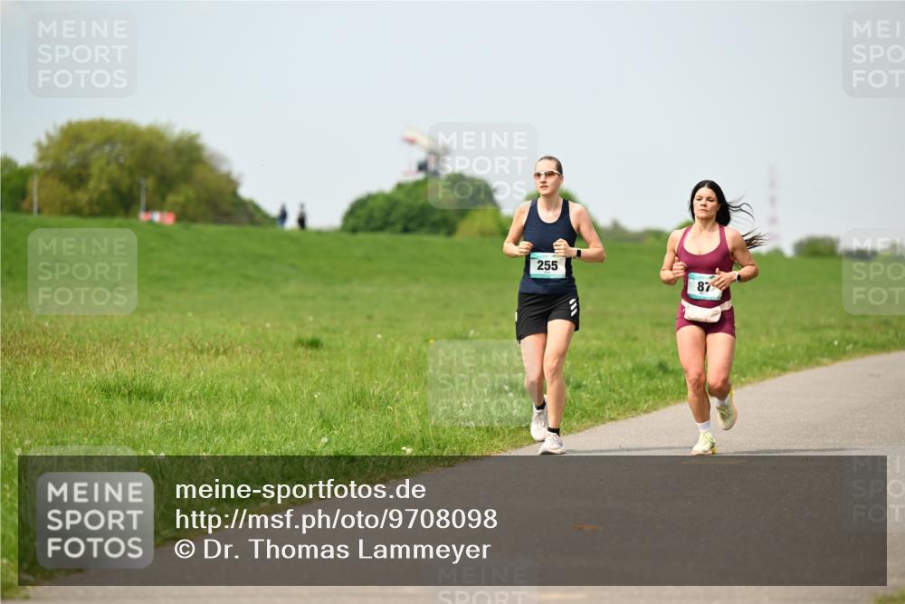 10.05.2026 - 8. Wedeler Halbmarathon Dr. Thomas Lammeyer http://msf.ph/oto/9708098 10.05.2026 12:00:28 Laufen 255 meine-sportfotos.de