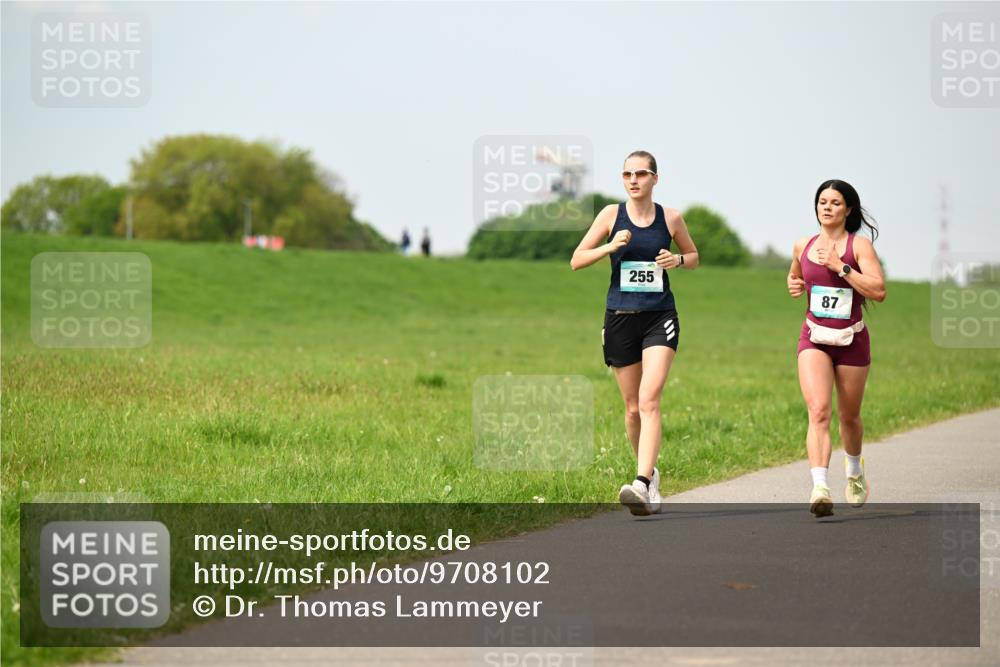 10.05.2026 - 8. Wedeler Halbmarathon Dr. Thomas Lammeyer http://msf.ph/oto/9708102 10.05.2026 12:00:29 Laufen 255 meine-sportfotos.de