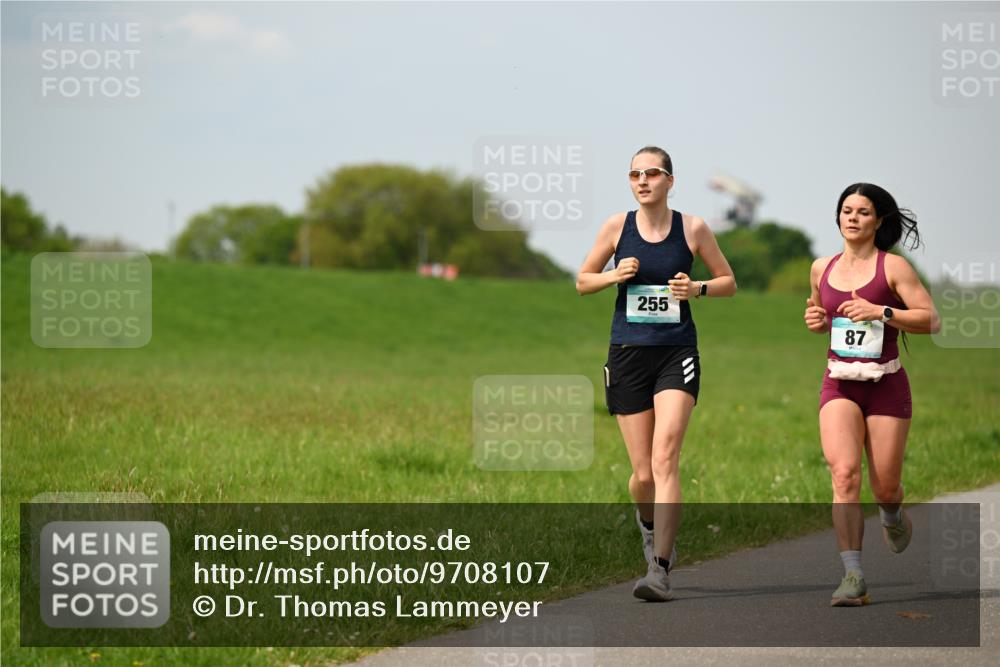 10.05.2026 - 8. Wedeler Halbmarathon Dr. Thomas Lammeyer http://msf.ph/oto/9708107 10.05.2026 12:00:30 Laufen 255 meine-sportfotos.de
