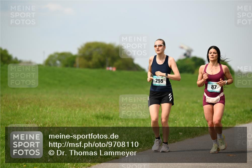 10.05.2026 - 8. Wedeler Halbmarathon Dr. Thomas Lammeyer http://msf.ph/oto/9708110 10.05.2026 12:00:30 Laufen 255 meine-sportfotos.de
