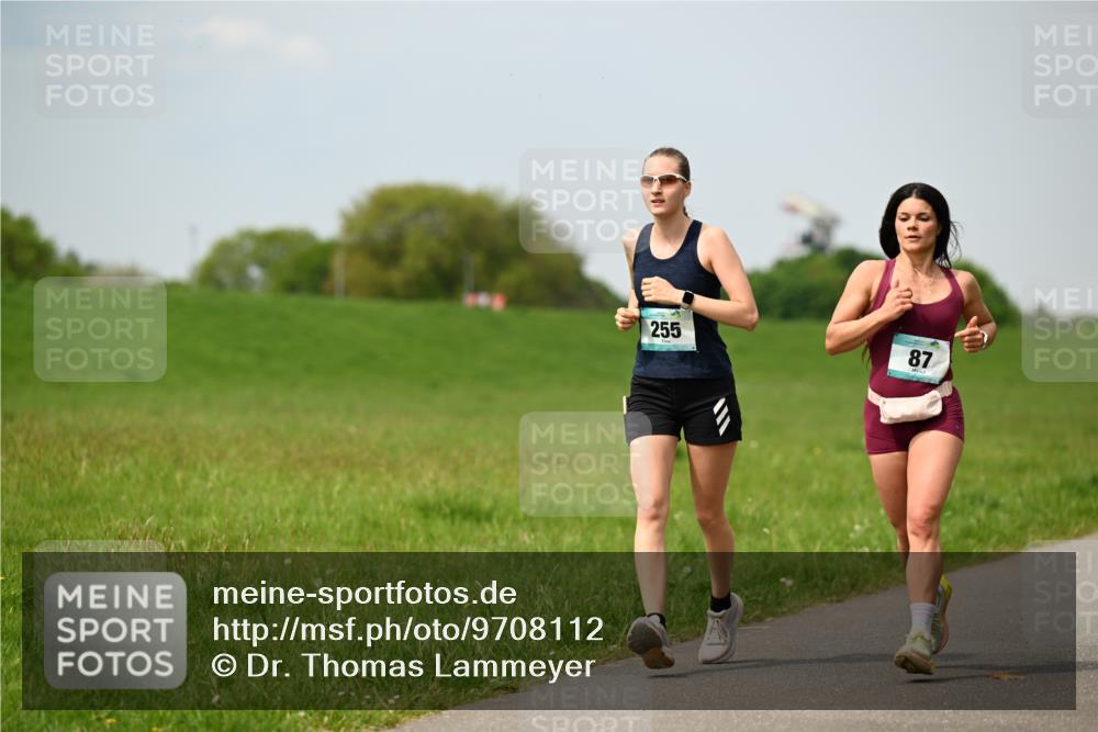 10.05.2026 - 8. Wedeler Halbmarathon Dr. Thomas Lammeyer http://msf.ph/oto/9708112 10.05.2026 12:00:31 Laufen 255 meine-sportfotos.de