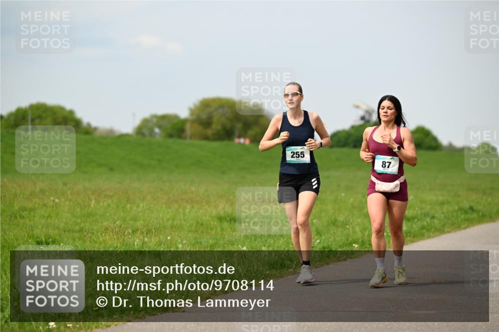 10.05.2026 - 8. Wedeler Halbmarathon Dr. Thomas Lammeyer http://msf.ph/oto/9708114 10.05.2026 12:00:31 Laufen 255 meine-sportfotos.de