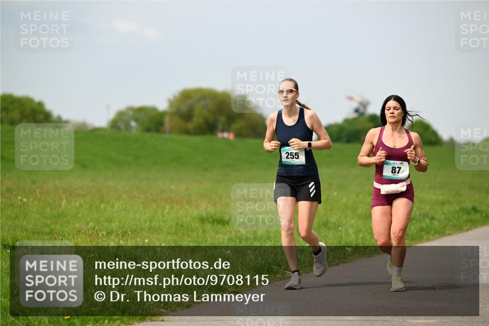 10.05.2026 - 8. Wedeler Halbmarathon Dr. Thomas Lammeyer http://msf.ph/oto/9708115 10.05.2026 12:00:31 Laufen 255 meine-sportfotos.de