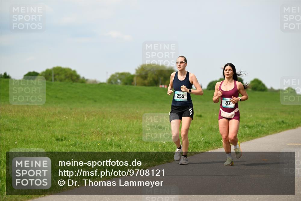 10.05.2026 - 8. Wedeler Halbmarathon Dr. Thomas Lammeyer http://msf.ph/oto/9708121 10.05.2026 12:00:31 Laufen 255 meine-sportfotos.de