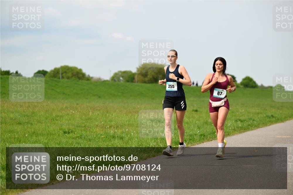 10.05.2026 - 8. Wedeler Halbmarathon Dr. Thomas Lammeyer http://msf.ph/oto/9708124 10.05.2026 12:00:31 Laufen 255 meine-sportfotos.de