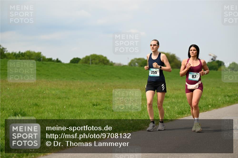 10.05.2026 - 8. Wedeler Halbmarathon Dr. Thomas Lammeyer http://msf.ph/oto/9708132 10.05.2026 12:00:32 Laufen 255 meine-sportfotos.de