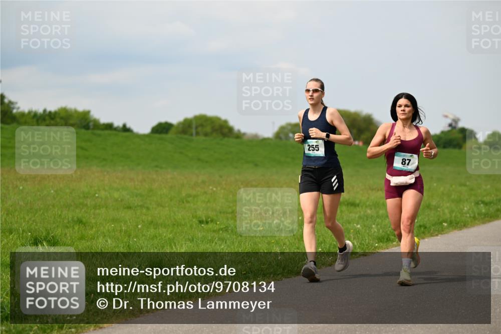 10.05.2026 - 8. Wedeler Halbmarathon Dr. Thomas Lammeyer http://msf.ph/oto/9708134 10.05.2026 12:00:32 Laufen 255 meine-sportfotos.de