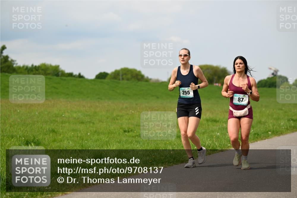 10.05.2026 - 8. Wedeler Halbmarathon Dr. Thomas Lammeyer http://msf.ph/oto/9708137 10.05.2026 12:00:32 Laufen 255 meine-sportfotos.de