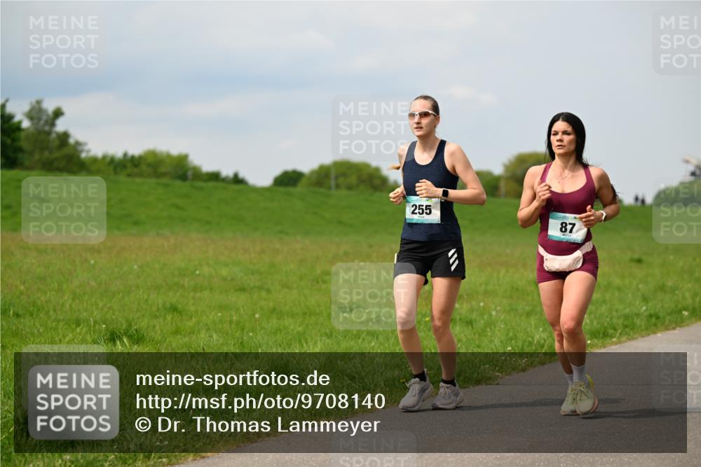 10.05.2026 - 8. Wedeler Halbmarathon Dr. Thomas Lammeyer http://msf.ph/oto/9708140 10.05.2026 12:00:33 Laufen 255 meine-sportfotos.de
