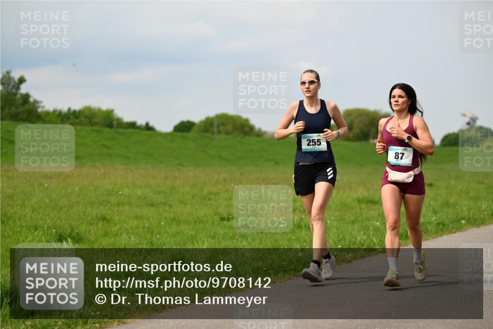10.05.2026 - 8. Wedeler Halbmarathon Dr. Thomas Lammeyer http://msf.ph/oto/9708142 10.05.2026 12:00:32 Laufen 255 meine-sportfotos.de