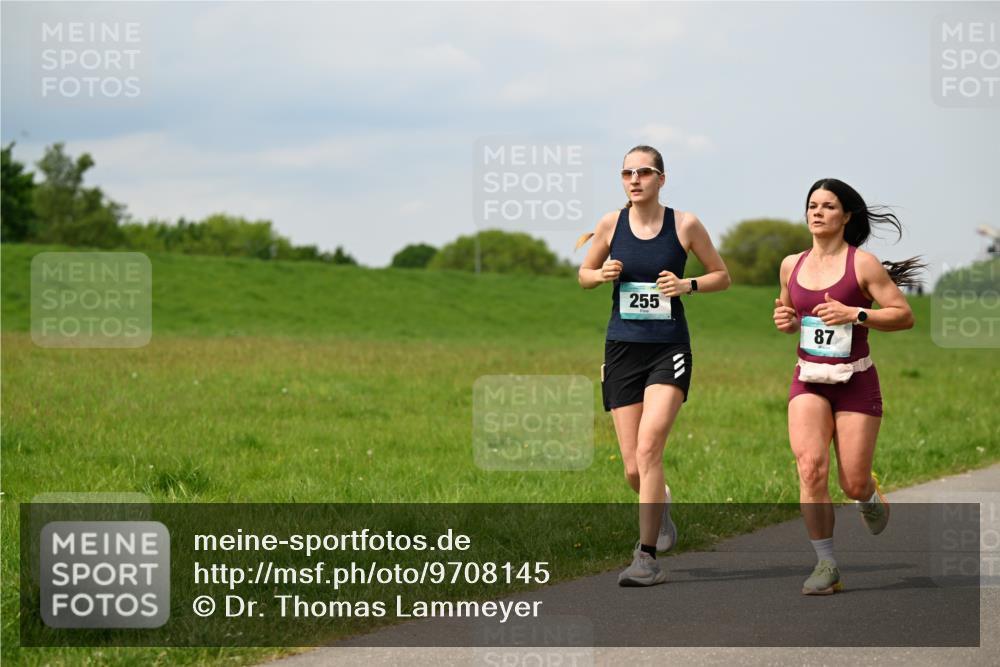 10.05.2026 - 8. Wedeler Halbmarathon Dr. Thomas Lammeyer http://msf.ph/oto/9708145 10.05.2026 12:00:32 Laufen 255 meine-sportfotos.de