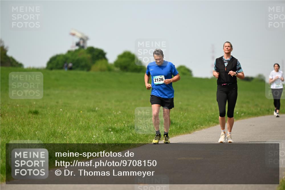 10.05.2026 - 8. Wedeler Halbmarathon Dr. Thomas Lammeyer http://msf.ph/oto/9708150 10.05.2026 12:00:51 Laufen 2126 meine-sportfotos.de