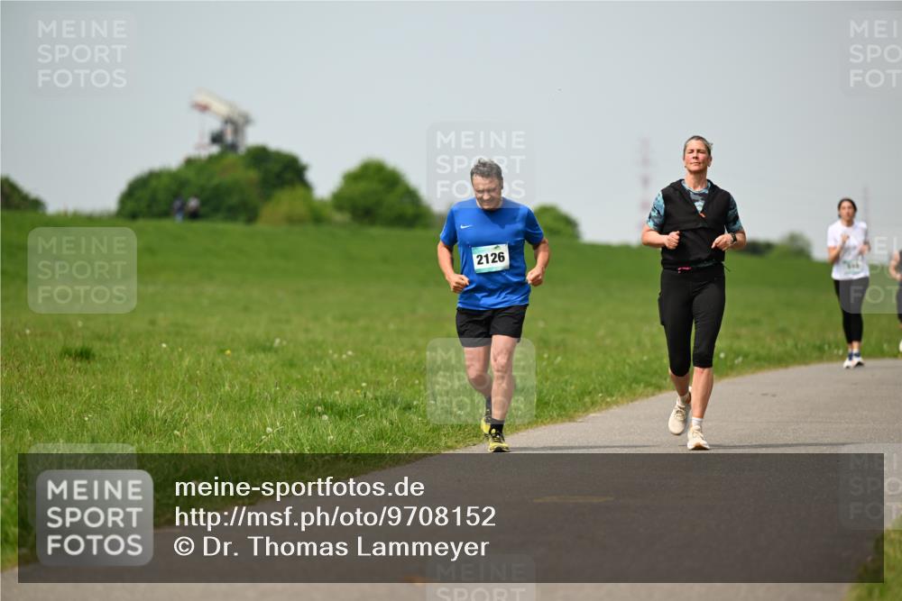10.05.2026 - 8. Wedeler Halbmarathon Dr. Thomas Lammeyer http://msf.ph/oto/9708152 10.05.2026 12:00:50 Laufen 2126 meine-sportfotos.de