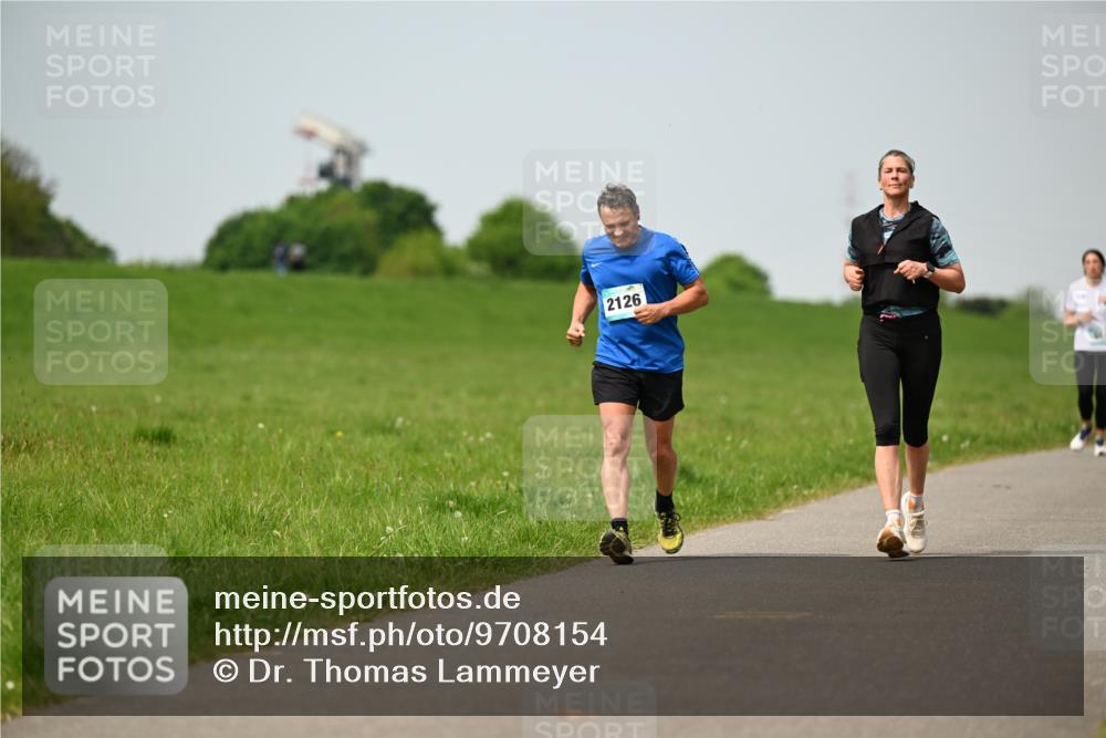 10.05.2026 - 8. Wedeler Halbmarathon Dr. Thomas Lammeyer http://msf.ph/oto/9708154 10.05.2026 12:00:51 Laufen 2126 meine-sportfotos.de