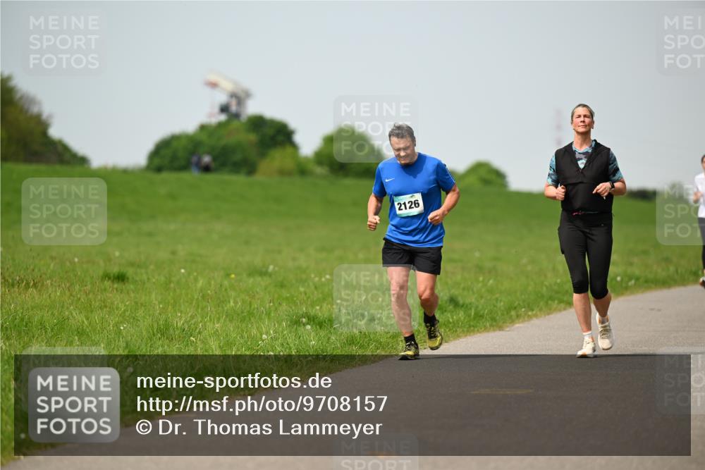 10.05.2026 - 8. Wedeler Halbmarathon Dr. Thomas Lammeyer http://msf.ph/oto/9708157 10.05.2026 12:00:51 Laufen 2126 meine-sportfotos.de