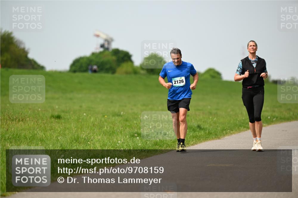 10.05.2026 - 8. Wedeler Halbmarathon Dr. Thomas Lammeyer http://msf.ph/oto/9708159 10.05.2026 12:00:51 Laufen 2126 meine-sportfotos.de