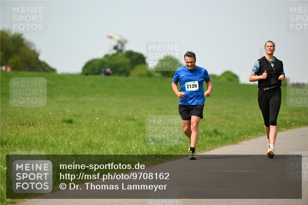10.05.2026 - 8. Wedeler Halbmarathon Dr. Thomas Lammeyer http://msf.ph/oto/9708162 10.05.2026 12:00:51 Laufen 2126 meine-sportfotos.de
