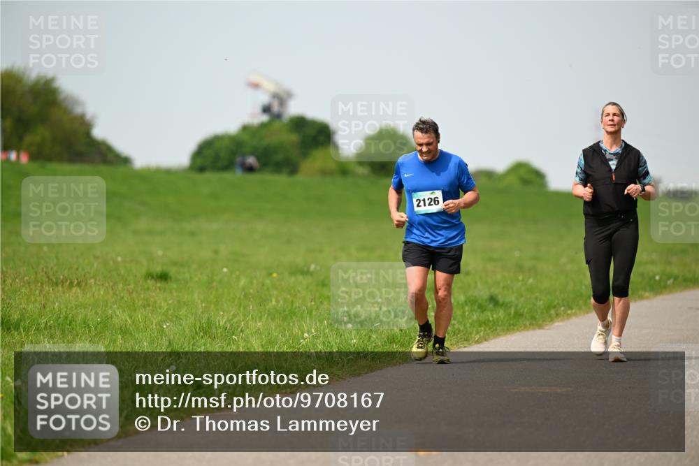 10.05.2026 - 8. Wedeler Halbmarathon Dr. Thomas Lammeyer http://msf.ph/oto/9708167 10.05.2026 12:00:51 Laufen 2126 meine-sportfotos.de