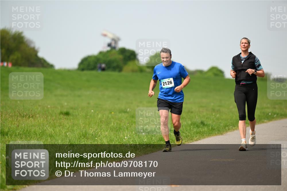 10.05.2026 - 8. Wedeler Halbmarathon Dr. Thomas Lammeyer http://msf.ph/oto/9708170 10.05.2026 12:00:52 Laufen 2126 meine-sportfotos.de