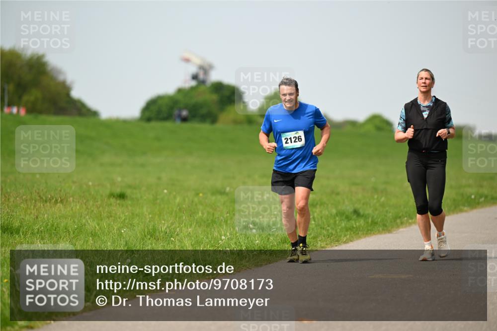 10.05.2026 - 8. Wedeler Halbmarathon Dr. Thomas Lammeyer http://msf.ph/oto/9708173 10.05.2026 12:00:52 Laufen 2126 meine-sportfotos.de