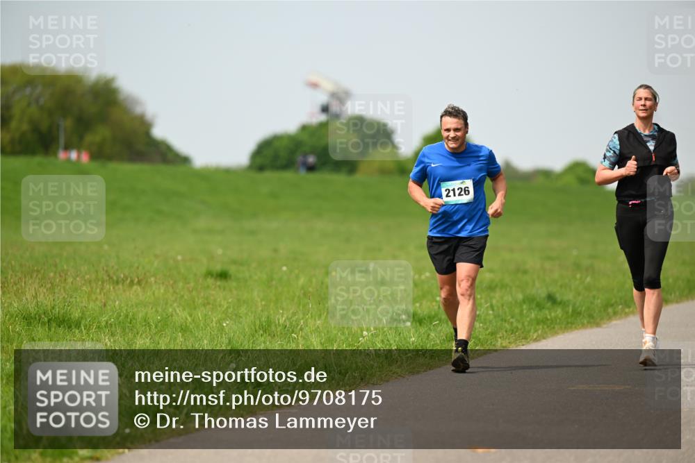 10.05.2026 - 8. Wedeler Halbmarathon Dr. Thomas Lammeyer http://msf.ph/oto/9708175 10.05.2026 12:00:52 Laufen 2126 meine-sportfotos.de