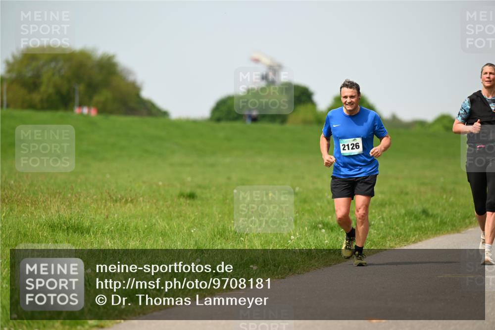 10.05.2026 - 8. Wedeler Halbmarathon Dr. Thomas Lammeyer http://msf.ph/oto/9708181 10.05.2026 12:00:52 Laufen 2126 meine-sportfotos.de