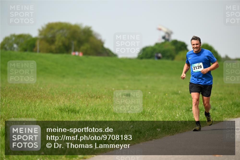 10.05.2026 - 8. Wedeler Halbmarathon Dr. Thomas Lammeyer http://msf.ph/oto/9708183 10.05.2026 12:00:52 Laufen 2126 meine-sportfotos.de