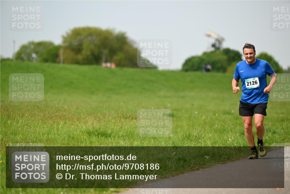 10.05.2026 - 8. Wedeler Halbmarathon Dr. Thomas Lammeyer http://msf.ph/oto/9708186 10.05.2026 12:00:52 Laufen 2126 meine-sportfotos.de