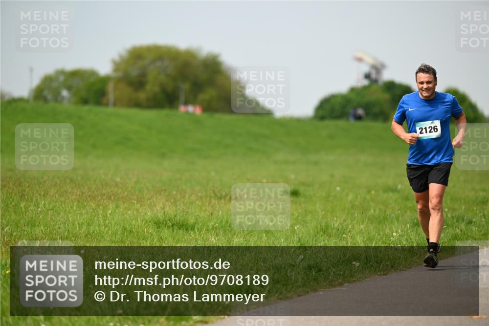 10.05.2026 - 8. Wedeler Halbmarathon Dr. Thomas Lammeyer http://msf.ph/oto/9708189 10.05.2026 12:00:52 Laufen 2126 meine-sportfotos.de
