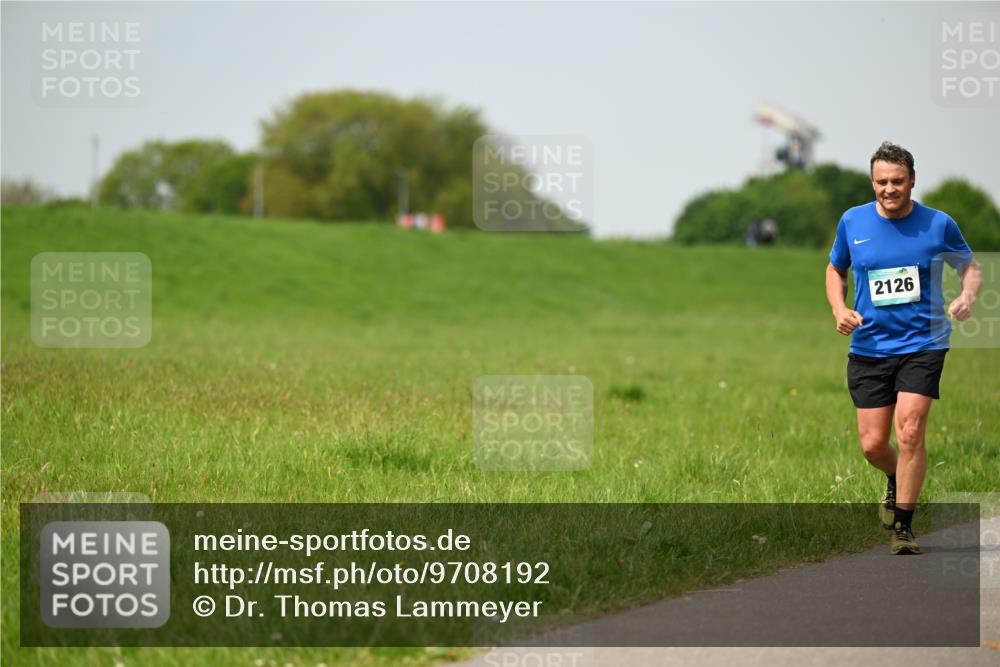 10.05.2026 - 8. Wedeler Halbmarathon Dr. Thomas Lammeyer http://msf.ph/oto/9708192 10.05.2026 12:00:53 Laufen 2126 meine-sportfotos.de