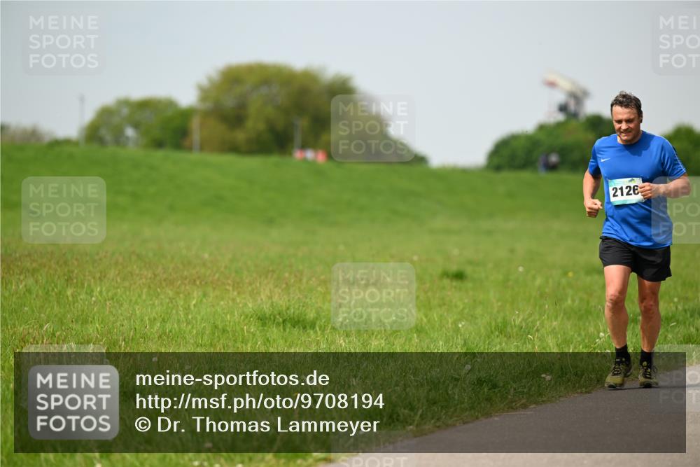 10.05.2026 - 8. Wedeler Halbmarathon Dr. Thomas Lammeyer http://msf.ph/oto/9708194 10.05.2026 12:00:53 Laufen 2126 meine-sportfotos.de