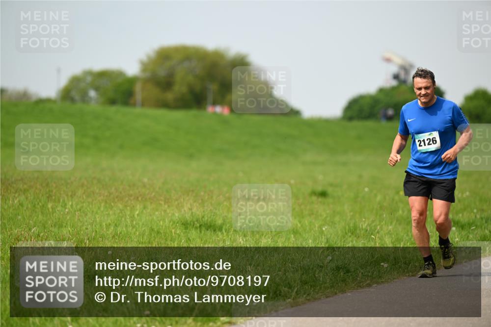 10.05.2026 - 8. Wedeler Halbmarathon Dr. Thomas Lammeyer http://msf.ph/oto/9708197 10.05.2026 12:00:53 Laufen 2126 meine-sportfotos.de